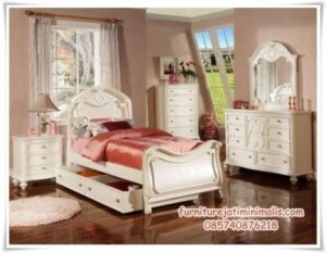 Kamar Tidur Anak Perempuan Wooden