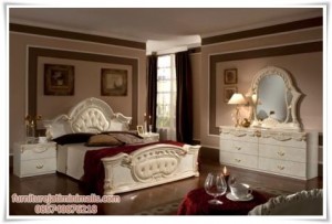 Set Kamar Tidur Mewah Rococo