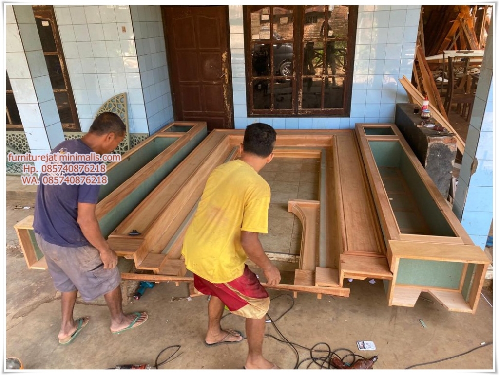 furniture custom, furniture jadi, jenis furniture, perbedaan furniture, furniture jepara, mebel jepara, furniture rumah, perabot rumah, desain furniture kayu, furniture kayu, furniture jati minimalis